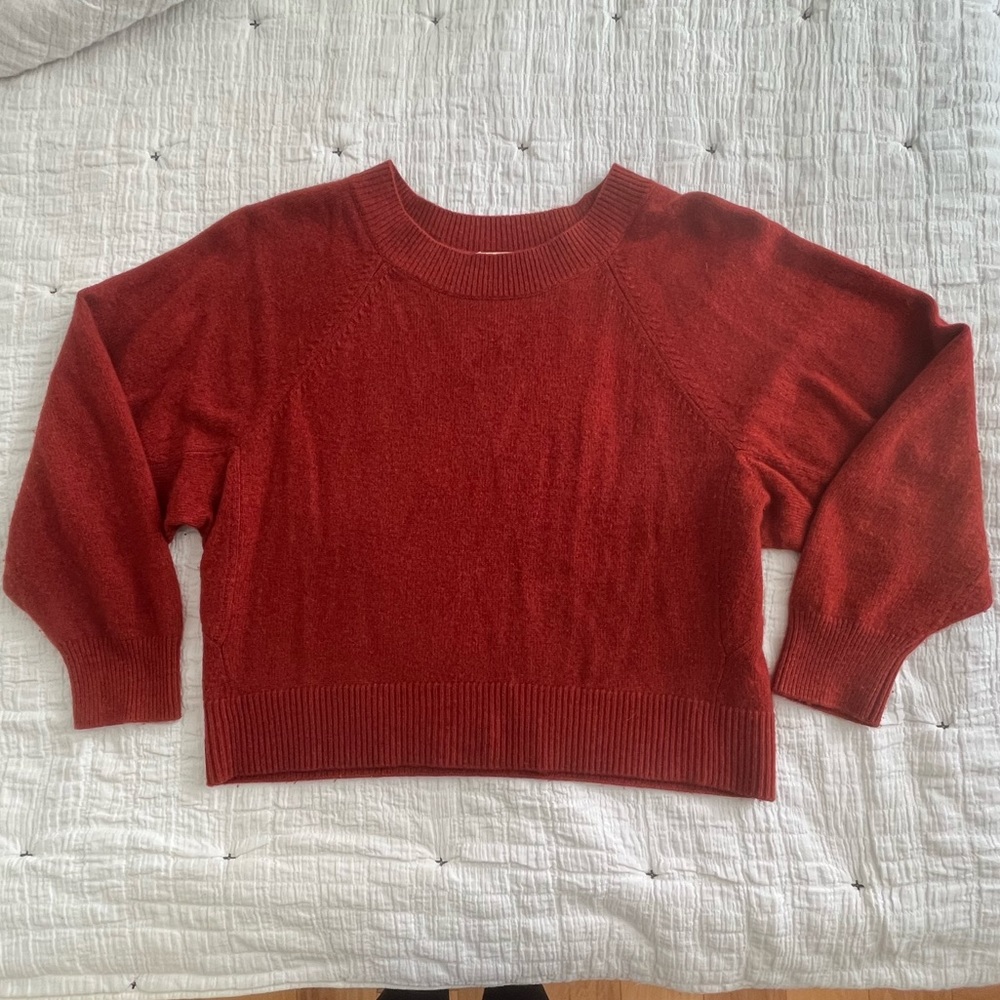 Vince dolman sleeve cashmere sweater, L